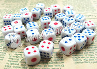 Dados mágicos del casino permanente plástico blanco para el juego profesional de los dados del casino