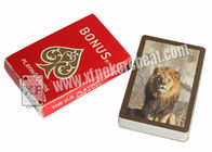 Naipes de papel rojos de la marca del analizador del póker con el modelo del león de la prima